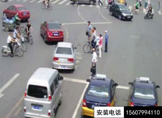 道路上方密集的监控摄像头你知道分别是做什么用的吗？(图24)